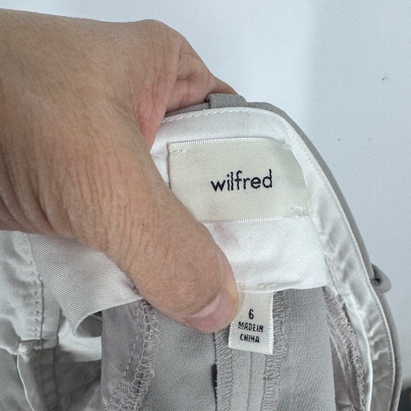 Wilfred Aritzia Gray Women's Shorts size 6 mediums. - Picture 5 of 6